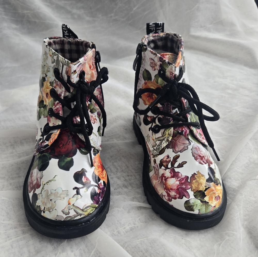 Fashion Floral Lace-Up Boots